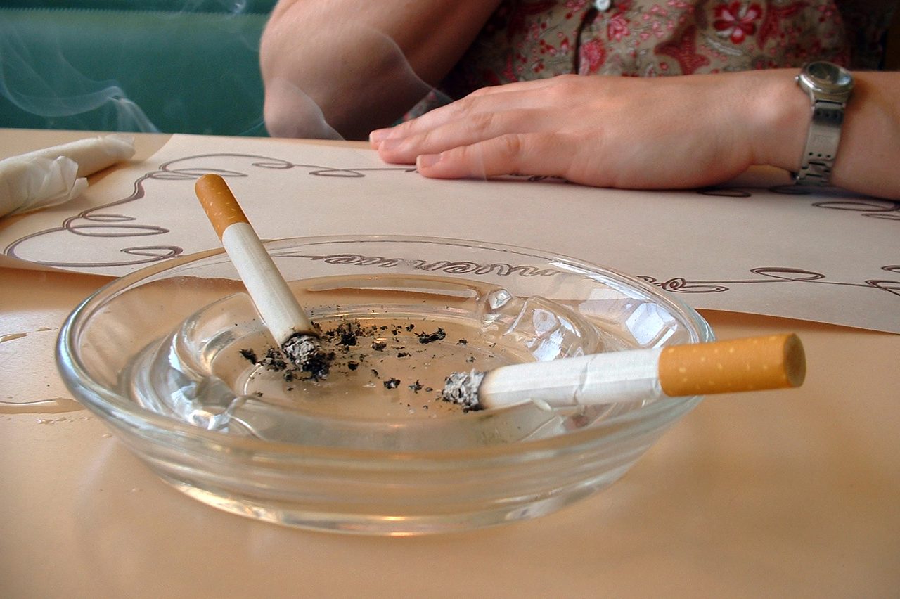 cropped-cigarettes-in-an-ash-tray-1456938-1280x960-2.jpg