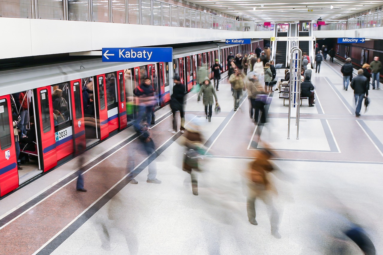 People using the Metro